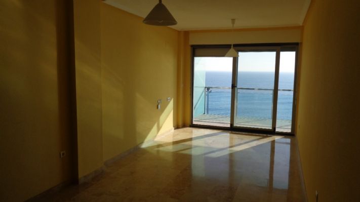 En venta Apartamento en primera línea de playa, Torrevieja, Alicante, Comunidad Valenciana, España