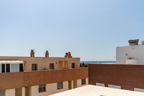 En venta Casa adosada moderna de nueva construcción, Guardamar del Segura, Alicante, Comunidad Valenciana, España