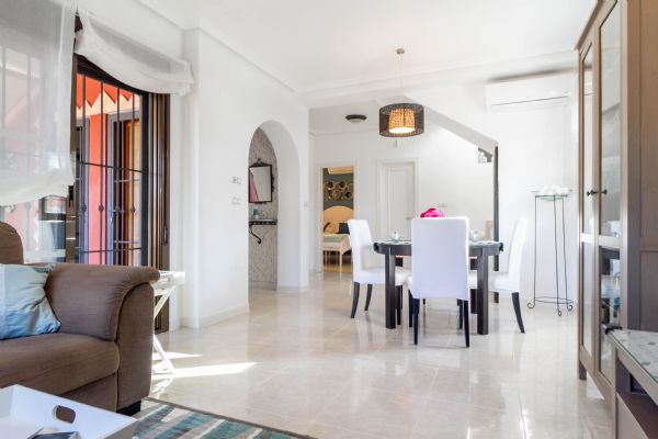 En venta Villa independiente moderna, Guardamar del Segura, Alicante, Comunidad Valenciana, España