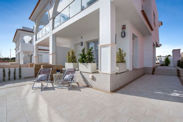 En venta Casa adosada de lujo de nueva construcción, Rojales, Alicante, Comunidad Valenciana, España