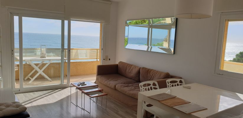 En venta Apartamento en primera línea de playa, Castell-Platja d'Aro, Gerona, Cataluña, España